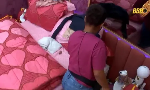 
					BBB 26: Solange Couto causa revolta ao esconder lençol: 'Burra'
				
				