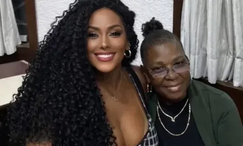 
					Rosiane Pinheiro anuncia morte da mãe e faz desabafo sensível na web
				
				