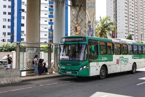 
					Metrô e ônibus terão operação especial para clássico Ba-Vi
				
				