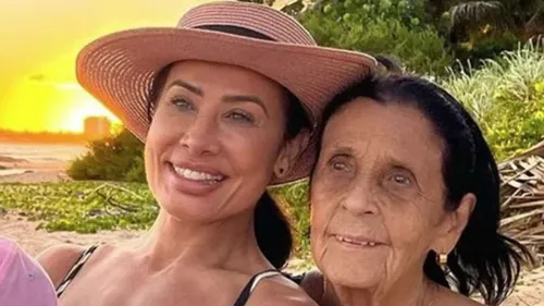 
					Scheila Carvalho rebate ataques por mãe trabalhar aos 84 anos; VÍDEO
				
				