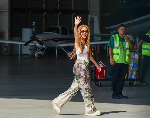 
					Shakira desembarca no Brasil para megashow no Rio e surpreende fãs
				
				