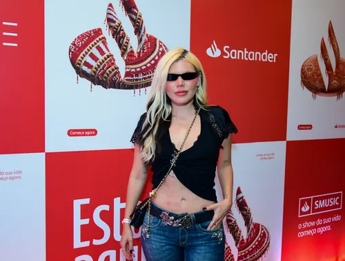 
					Shakira no Rio: famosos marcam presença no VIP do show; FOTOS
				
				