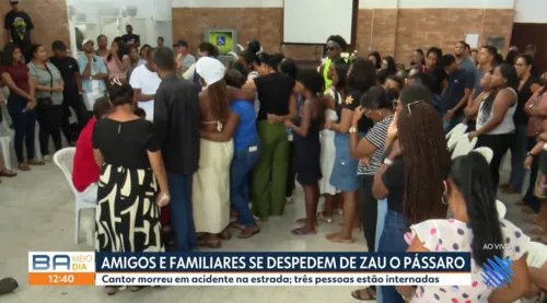
					Sob forte comoção, amigos e familiares se despedem de Zau O Pássaro
				
				