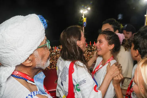 
					FOTOS: Gilberto Gil, Rita Batista e mais famosos curtem Expresso 2222
				
				