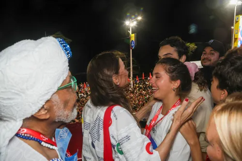 
					FOTOS: Gilberto Gil, Rita Batista e mais famosos curtem Expresso 2222
				
				