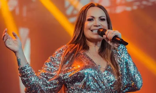 
					Elba Ramalho canta sucesso com fã de 11 anos e emociona público; VÍDEO
				
				