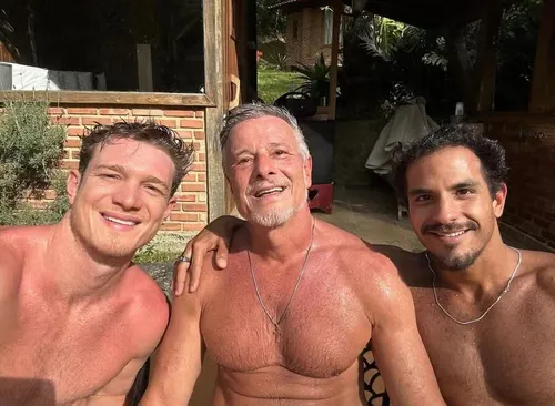 
					Solteiro, Marcello Novaes se isola em sítio e exibe rotina após novela
				
				