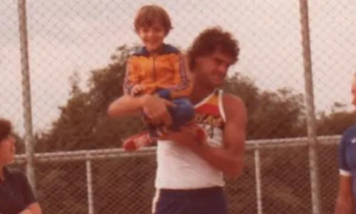 
					Tadeu Schmidt quebra silêncio e se despede de Oscar Schmidt; leia
				
				