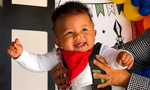 
					Thiaguinho e Carol Peixinho encantam web com aniversário do filho
				
				