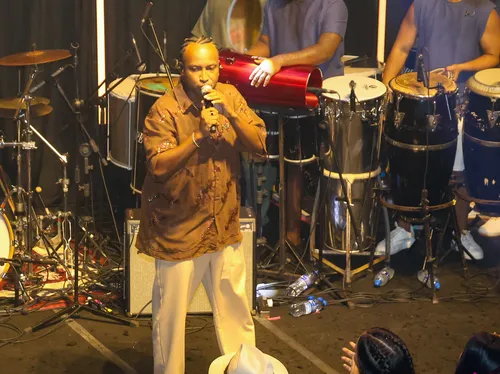 
					Thiaguinho faz show surpresa em homenagem a Preta Gil no Carnaval
				
				