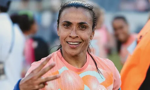
					Tiago Leifert se revolta após ser detonado por falas de Neymar e Marta
				
				