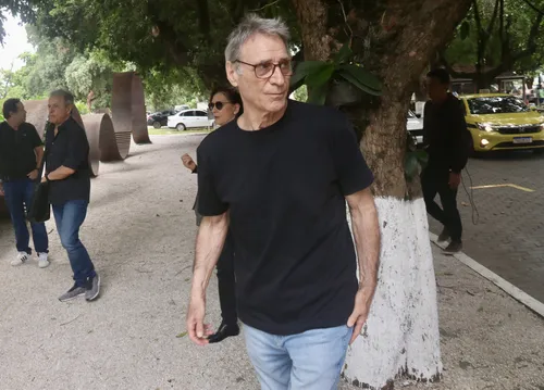 
					Tony Ramos e mais famosos se despedem de Dennis Carvalho em velório
				
				