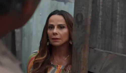 
					Três Graças: Consuelo faz milagre e salva vilão de tragédia absurda
				
				