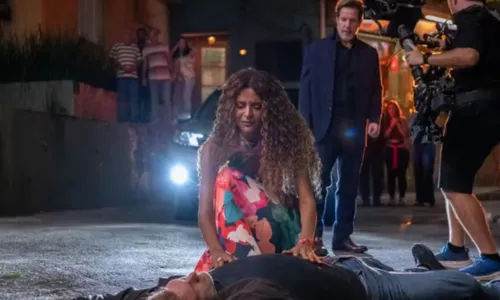 
					'Três Graças': Ferette causa pânico e faz Viviane surtar após acidente
				
				