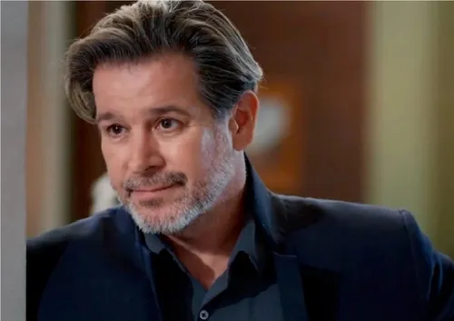 
					Três Graças: Paulinho enlouquece após revelação monstruosa de Rogério
				
				