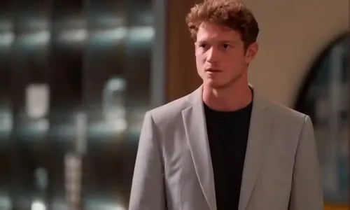 
					'Três Graças': Ferette comete atentado contra Leonardo
				
				