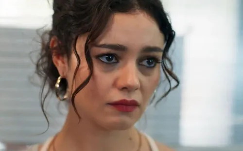 
					Três Graças: foto comprometedora faz Gerluce viver inferno na novela
				
				