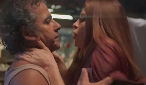 
					'Três Graças': Arminda dopa amantes e Lucélia planeja crime
				
				