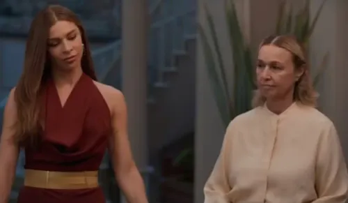 
					Três Graças: Helga enlouquece e arma plano que coloca Arminda em risco
				
				