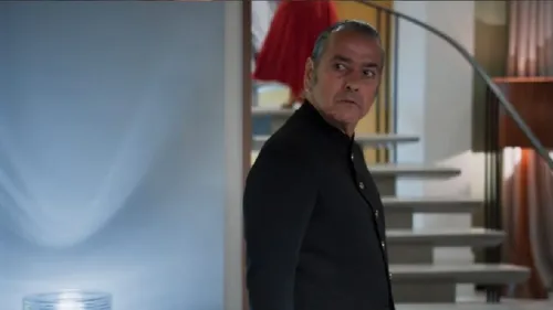 
					Três Graças: Lena enfrenta a Justiça e faz pedido inesperado a Joélly
				
				