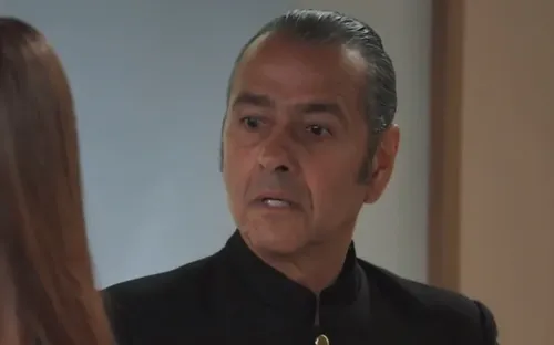 
					'Três Graças': Samira retorna com profissão macabra e choca Ferette
				
				