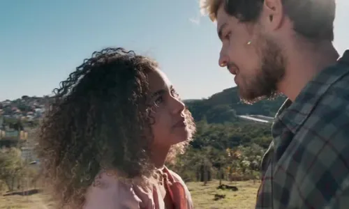 
					'Três Graças': Arminda cumpre promessa contra Joélly e briga explode
				
				