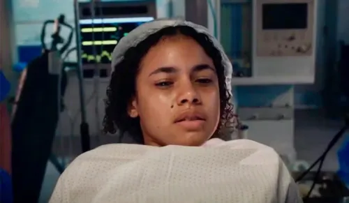 
					Três Graças: Joélly mostra lado sombrio e quebra as pernas de Lena
				
				