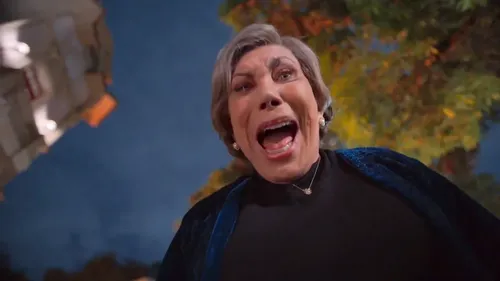 
					'Três Graças': Josefa vive filme de terror ao achar cadáver enterrado
				
				