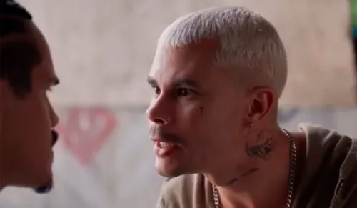 
					Três Graças: Lucélia aterroriza bandido após virar chefe do tráfico
				
				