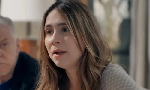 
					Três Graças: Joélly entra em desespero ao pegar filha nos braços
				
				