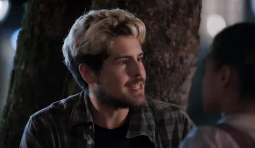 
					'Três Graças': Samira choca ao revelar verdadeira origem de Raul
				
				