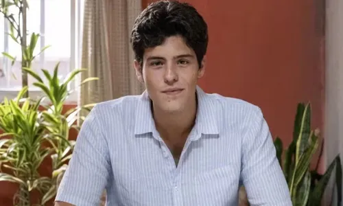 
					Três Graças: Joélly fica aos prantos após repetir atitude burra
				
				