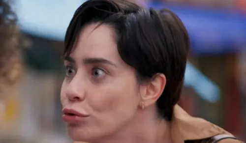 
					Três Graças: Paulinho surpreende Raul com ataque surpresa: 'Preso'
				
				