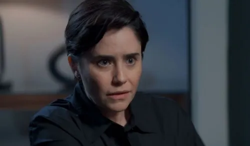 
					Três Graças: Samira faz nova vítima antes de morrer e dá fim em rival
				
				