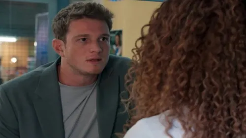 
					Três Graças: Viviane desmascara Ferette e o acusa de crime em hospital
				
				