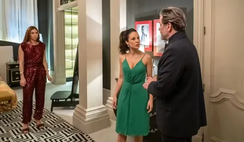 
					'Três Graças': Samira desaparece após cair em emboscada de vilã
				
				