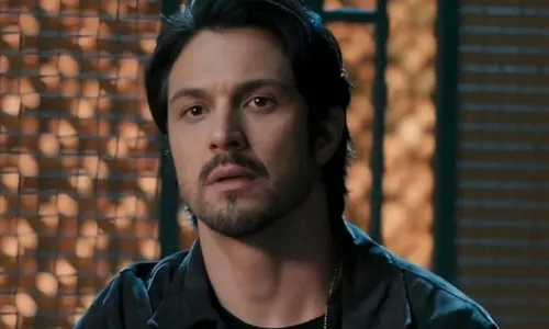 
					Três Graças: assassino do pai de Paulinho vem à tona e mocinho surta
				
				