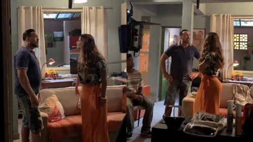 
					'Três Graças' muda a trama com três novos casais e barraco de Ferette
				
				