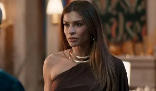 
					Três Graças: Lena se envolve em tiroteio e farsa desmorona
				
				