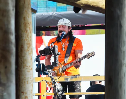 
					Trio de Bell Marques quebra, é substituído e atrasa saída do Camaleão
				
				