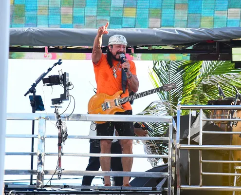 
					Trio de Bell Marques quebra, é substituído e atrasa saída do Camaleão
				
				