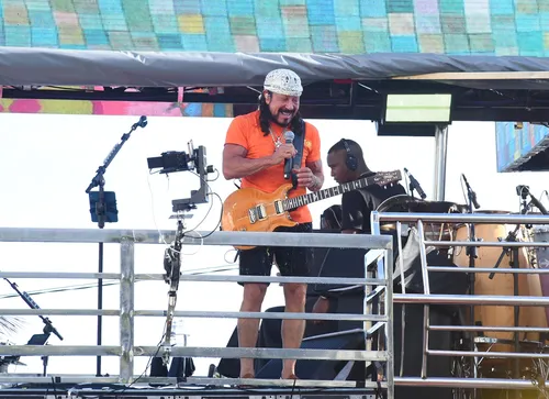 
					Trio de Bell Marques quebra, é substituído e atrasa saída do Camaleão
				
				