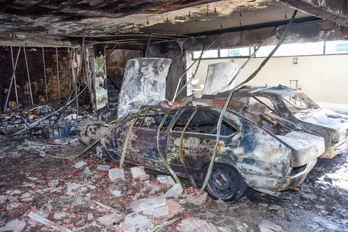 
					Veja como ficou a casa dos pais de MC Gui após incêndio
				
				