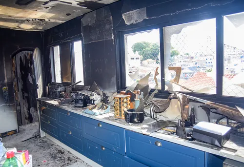 
					Veja como ficou a casa dos pais de MC Gui após incêndio
				
				