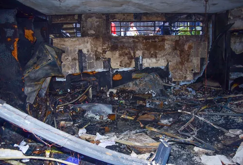 
					Veja como ficou a casa dos pais de MC Gui após incêndio
				
				