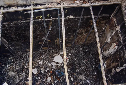 
					Veja como ficou a casa dos pais de MC Gui após incêndio
				
				