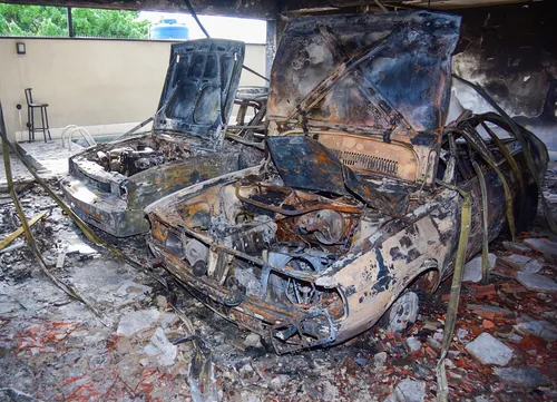 
					Veja como ficou a casa dos pais de MC Gui após incêndio
				
				