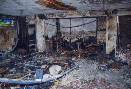 
					Veja como ficou a casa dos pais de MC Gui após incêndio
				
				