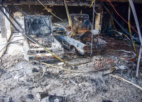 
					Veja como ficou a casa dos pais de MC Gui após incêndio
				
				