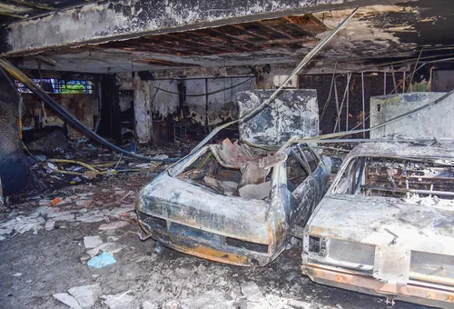 
					Veja como ficou a casa dos pais de MC Gui após incêndio
				
				